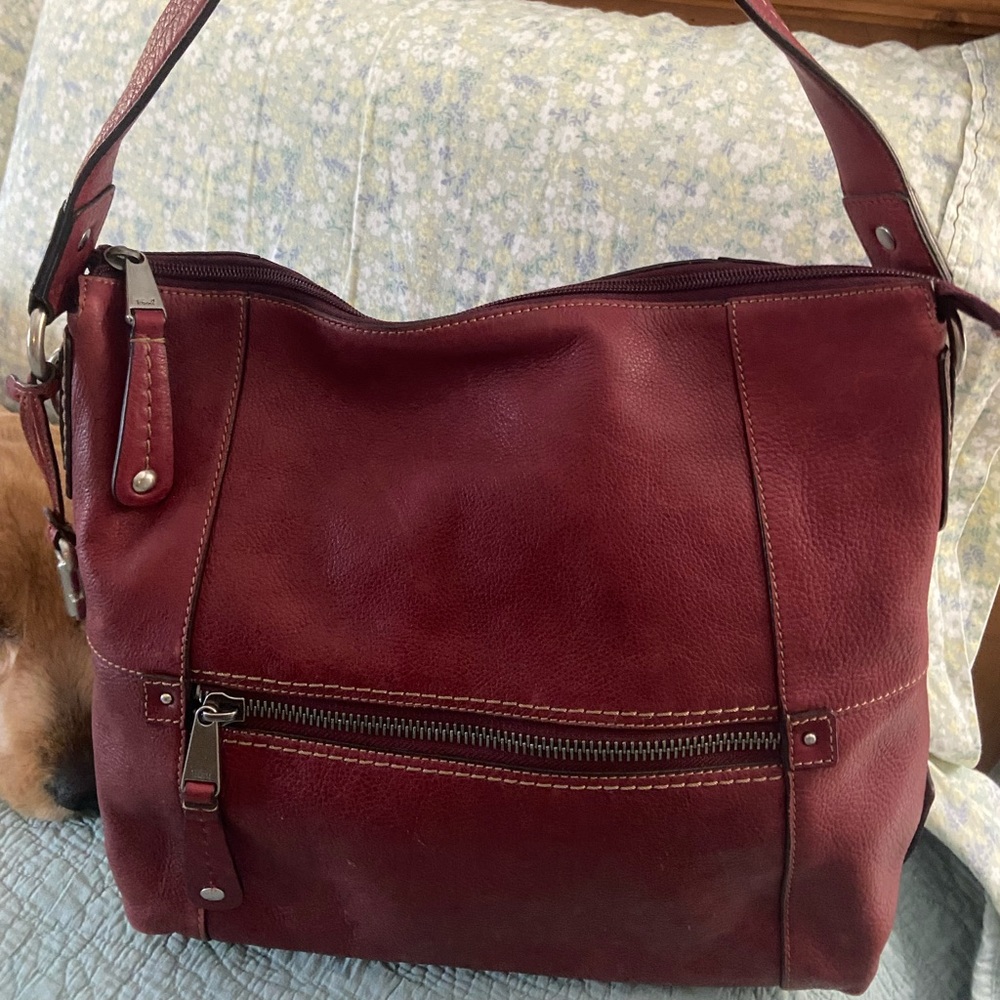 Fossil Corrine Bucket Bag in red